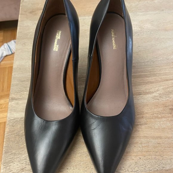Diane von Furstenberg Pointy Black Pumps (size 36 / fits like US 6) - Picture 3 of 3